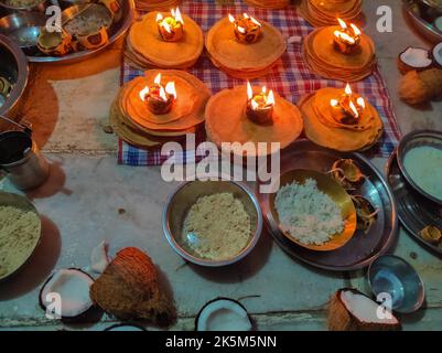 A Gujarat Village Navratri Traditionelles Gehu Atta Akhand Diya Weizenmehl Durga Puja Feiern Arti Jyoti Öl Deepak Stockfoto