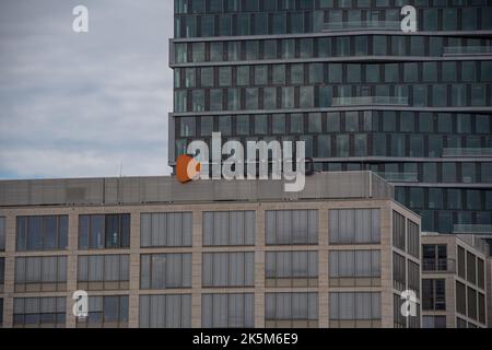 Berlin, Deutschland 29. Juni 2022, das Markenlogo „Zalando“ an der Fassade des Hauptquartiers in Berlin Stockfoto