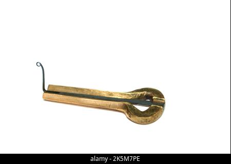 juds Harfe-Musikinstrument auf weißem Hintergrund isoliert Stockfoto