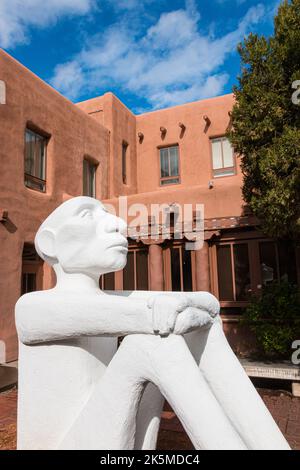 Statue in der Innenstadt von Santa Fe, New Mexico, USA Stockfoto