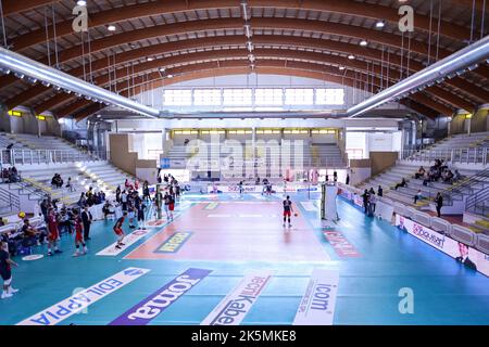 PalaBianchini, Latina, Italien, 09. Oktober 2022, Palasport Cisterna di Latina während der Top Volley Cisterna gegen Gioiella Prisma Taranto - Volleyball Italienische Serie A Männer Superliga Meisterschaft Stockfoto