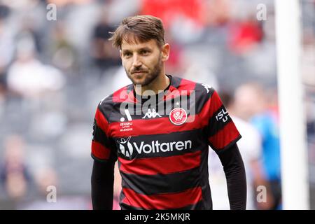 SYDNEY, AUSTRALIEN - 9. OKTOBER: Milos Ninkovic vom Western Sydney Wanderers FC schaut während des Spiels zwischen dem Western Sydney Wanderers FC und Perth Glory am 9. Oktober 2022 im CommBank Stadium in Sydney, Australien Credit: IOIO IMAGES/Alamy Live News Stockfoto