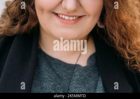 Schöne fettige Frau plus Größe Modell sonnige Person Stockfoto
