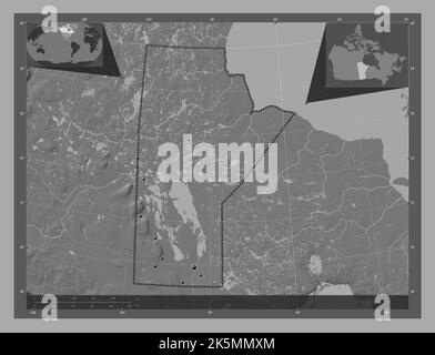 Manitoba, Provinz Kanada. Bilevel-Höhenkarte mit Seen und Flüssen. Standorte der wichtigsten Städte der Region. Karten für zusätzliche Eckposition Stockfoto