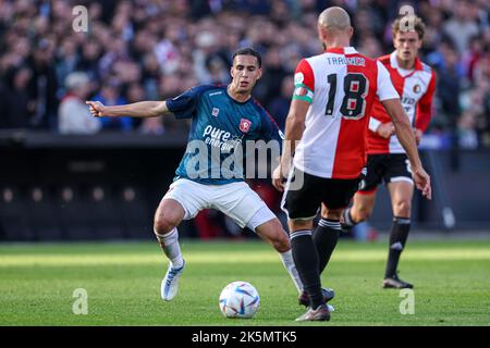 ROTTERDAM, NIEDERLANDE - 9. OKTOBER: Ramiz Zerrouki vom FC Twente beim niederländischen Eredivisie-Spiel zwischen Feyenoord und FC Twente am 9. Oktober 2022 in de Kuip in Rotterdam, Niederlande (Foto: Geert van Erven/Orange Picts) Stockfoto