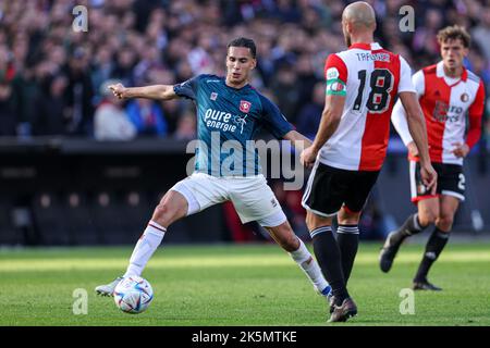 ROTTERDAM, NIEDERLANDE - 9. OKTOBER: Ramiz Zerrouki vom FC Twente beim niederländischen Eredivisie-Spiel zwischen Feyenoord und FC Twente am 9. Oktober 2022 in de Kuip in Rotterdam, Niederlande (Foto: Geert van Erven/Orange Picts) Stockfoto