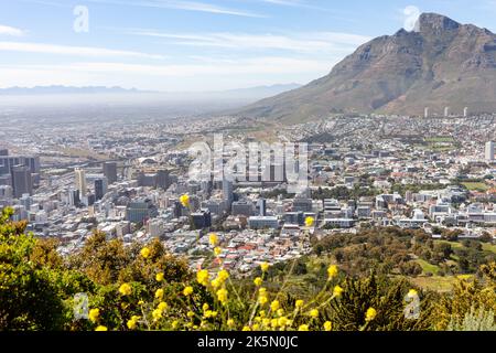 Kapstadt und Devils Peak, Anfang 2022. Stockfoto