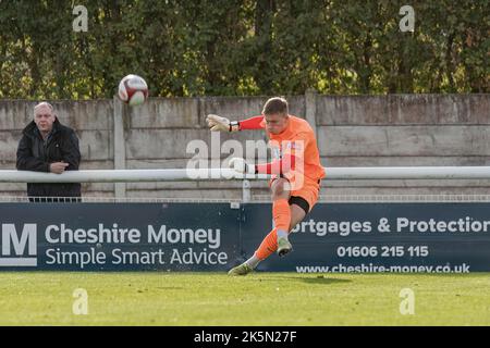 Warrington Rylands nimmt Nantwich Town bei der FA Trophy, Nantwich, Ches hire, England, am 8.. 2022. Credit Mark Percy/Alamy Stockfoto. Stockfoto