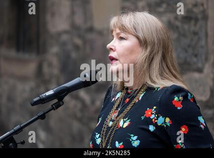 Ratsmitglied Lezley Marion Cameron, der Abgeordnete Lord Provost und die lokale Rätin der Scottish Labour Party halten eine Rede in Edinburgh, Schottland, Großbritannien Stockfoto