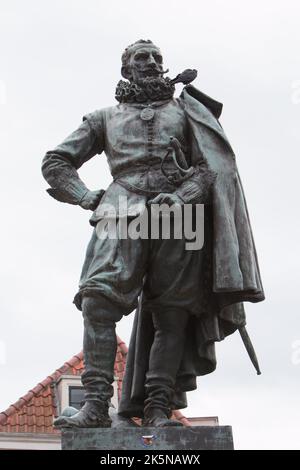 Statue von Jan Pieterszoon Coen, der Anfang des 17.. Jahrhunderts Offizier der Dutch East India Company (VOC) war. Niederlande. 2022 Stockfoto