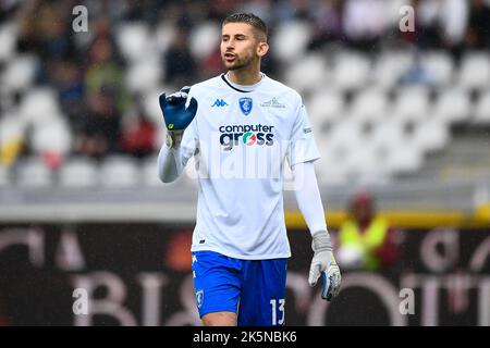 Turin, Italien. 09. Oktober 2022. Guglielmo Vicario von Empoli FC Gesten während der Serie A Fußballspiel zwischen Turin FC und Empoli FC. Kredit: Nicolò Campo/Alamy Live Nachrichten Stockfoto