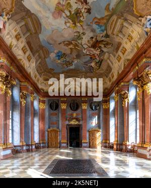 Melk, Auistria - 22. September 2022: Blick auf den Marmorsaal mit seiner bemalten Decke im Kloster Melk in Niederösterreich Stockfoto