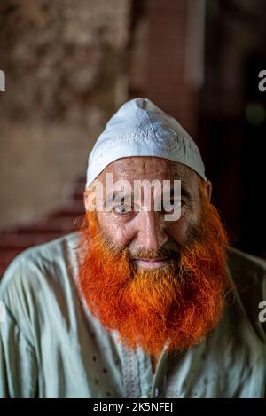 Porträt eines muslimischen Mannes mit einem Bart gefärbt in Henna, Lahore, Pakistan Stockfoto