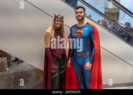 New York, Usa. 08. Oktober 2022. Cosplayer posieren während der New York Comic Con 2022 im Jacob Javits Center in New York City. Kredit: SOPA Images Limited/Alamy Live Nachrichten Stockfoto