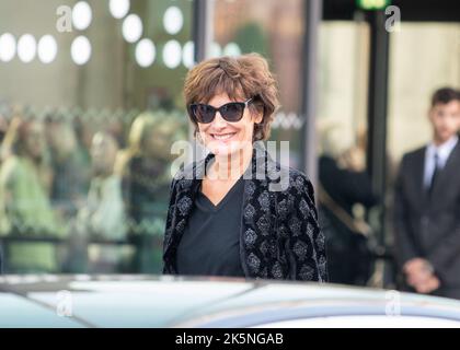 Ines de la Fressange nimmt an der Chanel Womenswear Frühjahr/Sommer 2023 Show PARIS FASHION WEEK - OKTOBER 4 2022 Teil Stockfoto