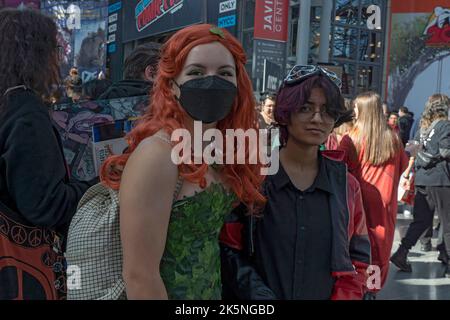 New York, Usa. 08. Oktober 2022. Cosplayer posieren während der New York Comic Con 2022 im Jacob Javits Center in New York City. Kredit: SOPA Images Limited/Alamy Live Nachrichten Stockfoto