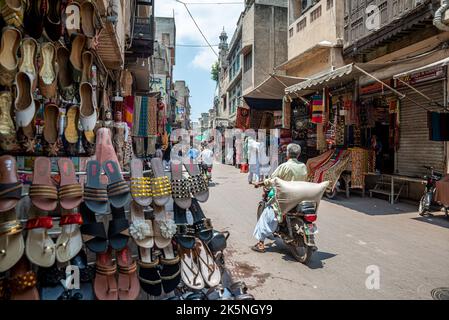 Straßenszene im Downtown Market, Lahore, Pakistan Stockfoto