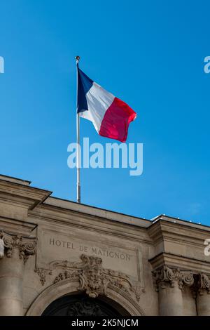 Nahaufnahme des Eingangs zum Hotel de Matignon, auch bekannt als 'Matignon', dem offiziellen Wohnsitz und Arbeitsplatz des Chefs der französischen Regierung Stockfoto