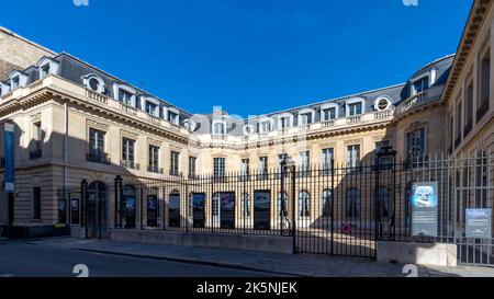 Außenansicht des Maison de la Chimie, Kongress- und Konferenzzentrums im 7.. Arrondissement von Paris, Frankreich Stockfoto