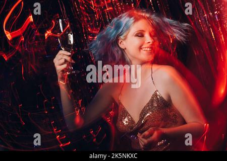 Party Vibe aufgeregt Frau Geburtstag Spaß festlich Stockfoto