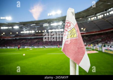 Stuttgart, Deutschland. 09. Oktober 2022. Fußball: Bundesliga, VfB Stuttgart - 1. FC Union Berlin, Matchday 9, Mercedes-Benz Arena. VfB Stuttgart-Eckflagge im Stadion vor dem Spiel. Quelle: Tom Weller/dpa - Nutzung nur nach schriftl. Vereinbarung mit der dpa/Alamy Live News Stockfoto