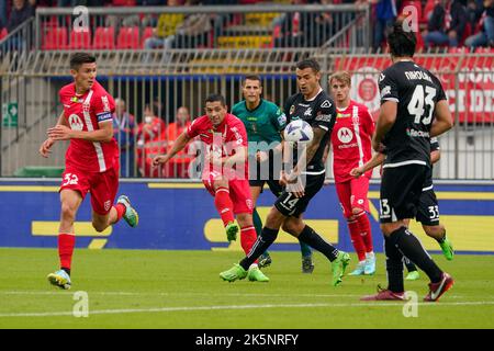 Gianluca Caprari (#17 AC Monza) während der italienischen Meisterschaft Serie Ein Fußballspiel zwischen AC Monza und Spezia Calcio am 9. Oktober 2022 im U-Power Stadium in Monza, Italien - Foto Morgese-Rossini / DPPI Stockfoto
