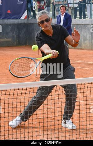 Rom, Italien. 09. Oktober 2022. Rosario Fiorello nimmt am zweiten Tag der von Policlinico Gemelli im Foro Italico organisierten Veranstaltung für Tennis und Freunde zur Prävention Teil. Kredit: SOPA Images Limited/Alamy Live Nachrichten Stockfoto