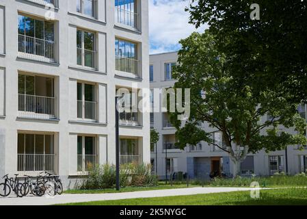 Stadtplanung München. Candid-/Hellabrunner Straße. Blick Auf Die Westseite, Verglast Mit Schalldichten Fenstern, Auf Den Wohnblock Auf Dem Ehemaligen Osra Stockfoto