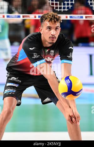 Eurosuole Forum, Civitanova Marche, Italien, 09. Oktober 2022, Barthelemy Chinenyeze #10 (Cucine Lube Civitanova) während der Cucine Lube Civitanova gegen Pallavolo Padova - Volleyball Italienische Serie A Männer Superliga Meisterschaft Stockfoto