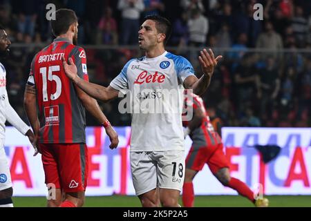 Cremona, Italien. 09. Oct, 2022. giovanni simeone (napoli) vervolten die Fans während des Spiels US Cremonese gegen SSC Napoli, italienische Fußballserie A in Cremona, Italien, Oktober 09 2022 Quelle: Independent Photo Agency/Alamy Live News Stockfoto