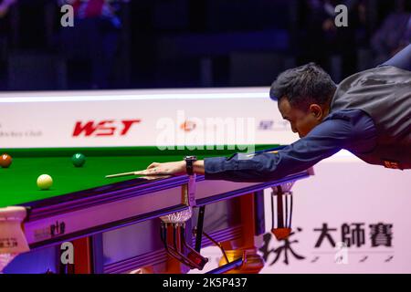 Hongkong, China. 09. Oktober 2022. Marco Fu in Aktion während des letzten Spiels des Snooker-Turniers der Hong Kong Masters gegen Ronnie O'Sullivan im Hong Kong Coliseum. Endergebnis; Ronnie O'Sullivan 6:4 Marco Fu. Kredit: SOPA Images Limited/Alamy Live Nachrichten Stockfoto