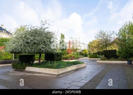 Kopenhagen, Dänemark. Oktober 2022. Panoramablick auf den Amalie-Garten in der Innenstadt Stockfoto