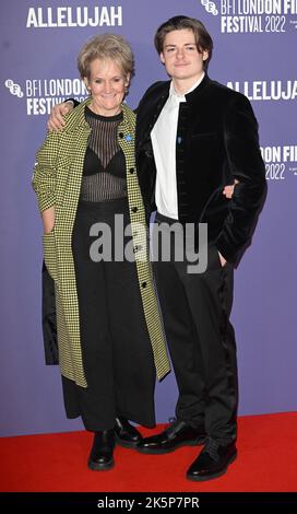 Foto muss gutgeschrieben werden ©Alpha Press 085000 09/10/2022 Lorraine Ashbourne mit Sohn Louis Ashbourne Serkis Allelujah Premiere während des BFI British Film Institute London Film Festival 66. in London Stockfoto