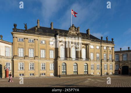 Kopenhagen, Dänemark. Oktober 2022. Außenansicht des Palais Christians VIII. (Levetzauer Palast) im Stadtzentrum Stockfoto