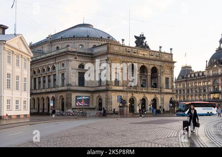 Kopenhagen, Dänemark. Oktober 2022. Die Fassade des Königlichen Theaterpalastes im Stadtzentrum Stockfoto