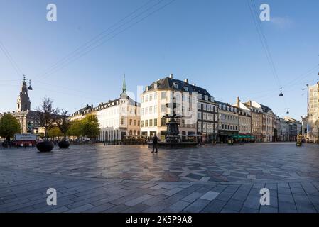 Kopenhagen, Dänemark. Oktober 2022. Der Brunnen der Störche auf dem Amagertorv-Platz im Stadtzentrum Stockfoto