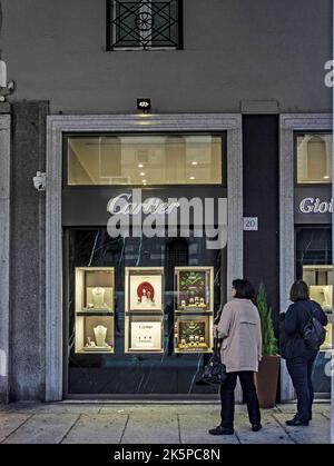 Ein Cartier-Laden in der Stadt Como, Italien. Stockfoto