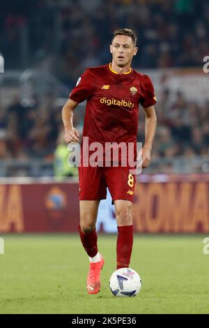 Rom, Italien. 09. Oktober 2022. Nemanja Matic, von AS Roma, in Aktion während des Fußballspiels der Serie A zwischen Roma und Lecce im Olympiastadion von RomeÕs, Italien, 9. Oktober 2022. Quelle: Riccardo De Luca - Bilder Aktualisieren/Alamy Live News Stockfoto