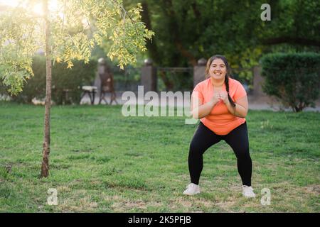 Fitness im Freien Gewichtsverlust Anstrengung Frau Park Stockfoto