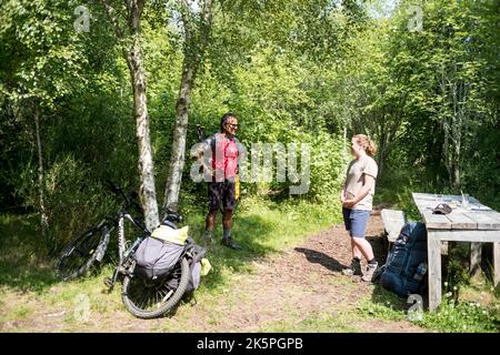 Besucher des Eco Cafe in der Nähe von Abriachan am Great Glen Way, Inverness, Schottland, Stockfoto