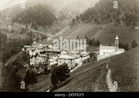 Ländliches Dorf in Norditalien, wahrscheinlich in der alpinen Provinz Bergamo Mitte der zwanziger Jahre Stockfoto