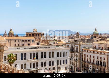 Palermo, Sizilien, Italien - 6. Juli 2020: Luftaufnahme der Altstadt von Palermo in Sizilien, Italien Stockfoto