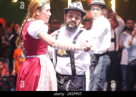 Sao Paulo, Sao Paulo, Brasilien. 9. Oktober 2022. (INT) Bewegung am ersten Oktoberfest-Wochenende von so Paulo. 9. Oktober 2022, Sao Paulo, Brasilien: Bewegung am ersten Wochenende des Oktoberfestes 2022 in Sao Paulo, das am Sonntag (9) im Fitnesszentrum Ibirapuera in Sao Paulo stattfindet. Die Veranstaltung findet zwischen dem 7.. Und 23.. Dieses Monats statt. (Bild: © Leco Viana/TheNEWS2 über ZUMA Press Wire) Stockfoto