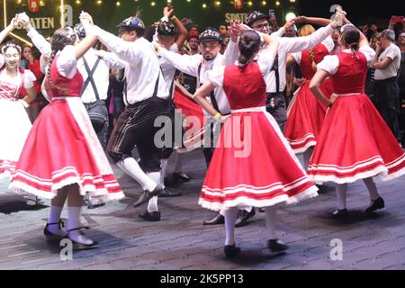 Sao Paulo, Sao Paulo, Brasilien. 9. Oktober 2022. (INT) Bewegung am ersten Oktoberfest-Wochenende von so Paulo. 9. Oktober 2022, Sao Paulo, Brasilien: Bewegung am ersten Wochenende des Oktoberfestes 2022 in Sao Paulo, das am Sonntag (9) im Fitnesszentrum Ibirapuera in Sao Paulo stattfindet. Die Veranstaltung findet zwischen dem 7.. Und 23.. Dieses Monats statt. (Bild: © Leco Viana/TheNEWS2 über ZUMA Press Wire) Stockfoto