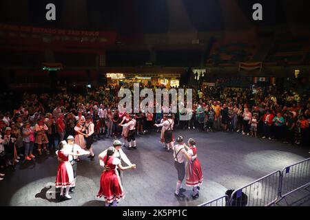 Sao Paulo, Sao Paulo, Brasilien. 9. Oktober 2022. (INT) Bewegung am ersten Oktoberfest-Wochenende von so Paulo. 9. Oktober 2022, Sao Paulo, Brasilien: Bewegung am ersten Wochenende des Oktoberfestes 2022 in Sao Paulo, das am Sonntag (9) im Fitnesszentrum Ibirapuera in Sao Paulo stattfindet. Die Veranstaltung findet zwischen dem 7.. Und 23.. Dieses Monats statt. (Bild: © Leco Viana/TheNEWS2 über ZUMA Press Wire) Stockfoto