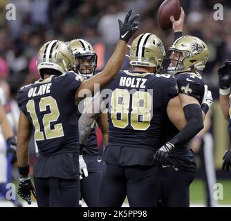New Orleans, Usa. 10. Oktober 2022. New Orleans Saints Tight End Taysom Hill, rechts, feiert am Sonntag, den 9. Oktober 2022, einen Touchdown gegen die Seattle Seahawks im Caesars Superdome in New Orleans. Foto von AJ Sisco/UPI. Kredit: UPI/Alamy Live Nachrichten Stockfoto