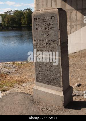 Dreistaatenmarkierung am Delaware River zwischen New York, New Jersey und Pennsylvania. Stockfoto