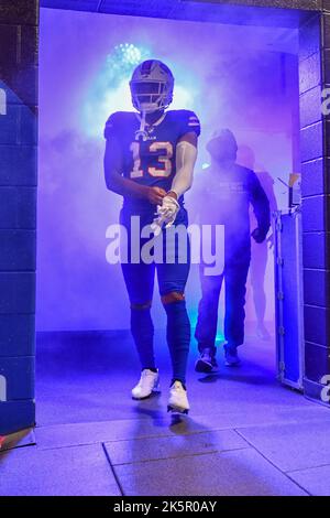 Orchard Park, New York, USA. 9. Oktober 2022. 9.. Oktober 2022 Buffalo Bills Wide Receiver Gabe Davis (13) während des Vorspiels bei Pittsburgh Steelers gegen Buffalo Bills im Orchard Park, NY, im Highmark Stadium. Jake Mysliwczyk/BMR (Bild: © Jake Mysliwczyk/BMR via ZUMA Press Wire) Quelle: ZUMA Press, Inc./Alamy Live News Stockfoto