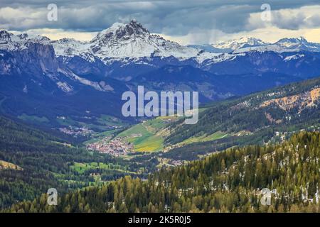 Dolomites Snowcapped Mountains Blick vom Falzarego Bergpass, Italien Stockfoto