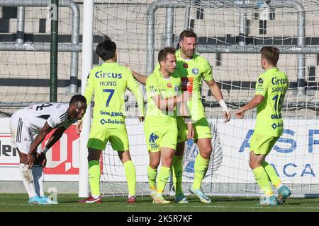 Laurent Depoitre von Gent feiert am Sonntag, dem 09. Oktober 2022, in Eupen, am 11. Tag der ersten Division der belgischen Meisterschaft 2022-2023, nach einem Treffer bei einem Fußballspiel zwischen KAS Eupen und KAA Gent. BELGA FOTO BRUNO FAHY Stockfoto